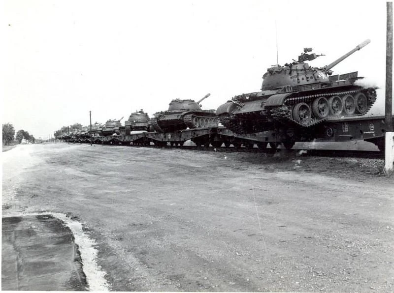 Ngoạn mục cảnh xe tăng T-55 “nhảy tàu”