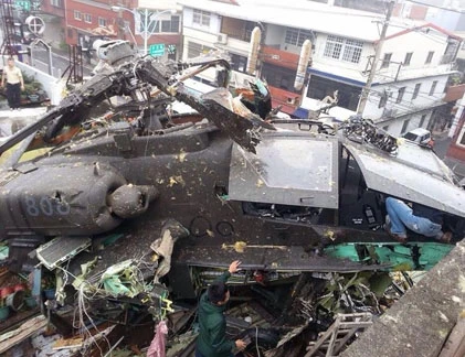 Hiện trường trực thăng Apache Đài Loan đâm nhà dân