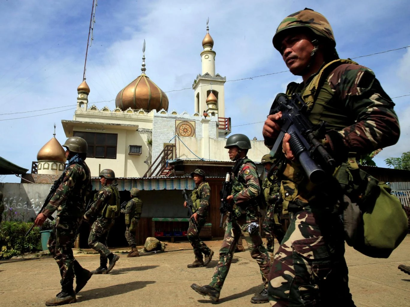 Quân đội Philippines có đánh bại được khủng bố, tái chiếm Marawi? 