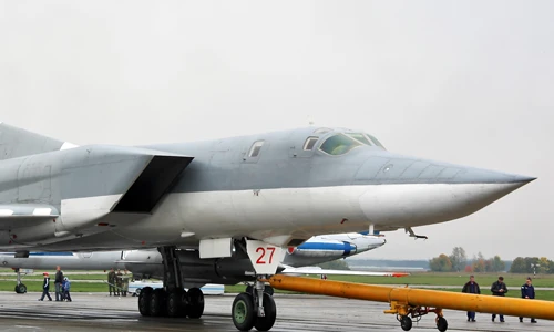 Cận cảnh buồng lái quái dị máy bay ném bom Tu-22M3