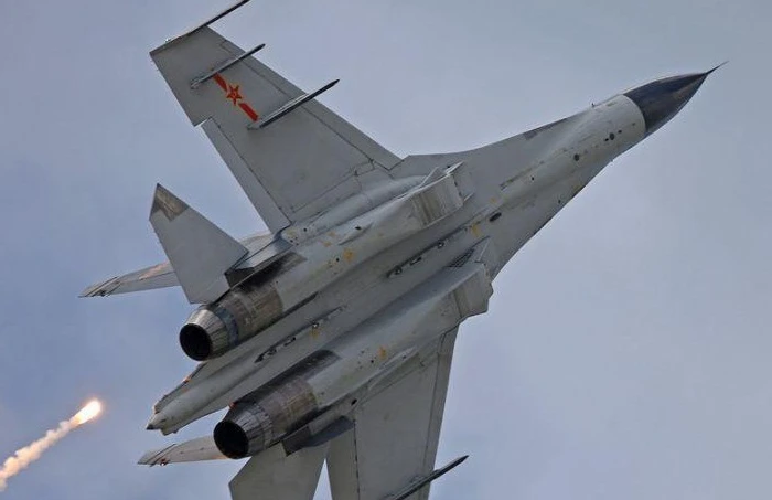 Săm soi mẫu tiêm kích Trung Quốc “nhái” Su-30MK2