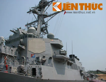 Lên thăm siêu hạm Aegis Mỹ ở Tiên Sa, Đà Nẵng