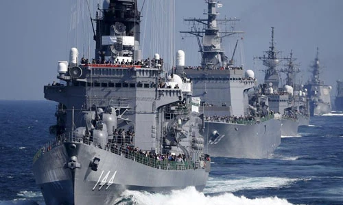 Ảnh tàu chiến Nhật Bản diễu binh hoành tráng