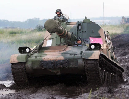 Binh lính, xe tăng Trung Quốc “đặt chân” lên đất Nga 