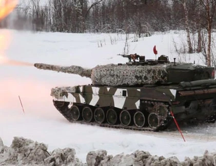 Xe tăng, binh lính NATO tập trận lớn “đe” Nga