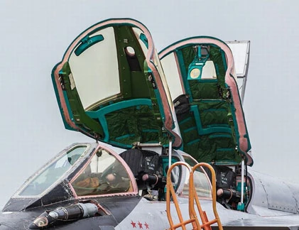 Tận mắt buồng lái tiêm kích nhanh nhất thế giới