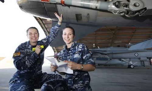 Mê mẩn vẻ đẹp của nữ binh sĩ Không quân Australia 