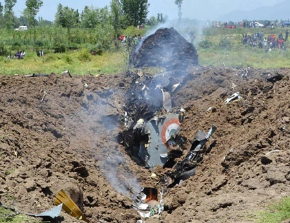 Kinh hoàng hiện trường chiếc MiG-21 Ấn Độ gặp nạn