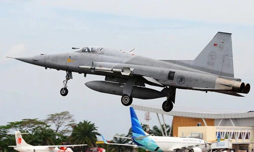 Vì sao Singapore vẫn thích dùng tiêm kích F-5 dù có F-16?