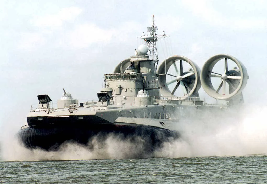 Kinh hoàng sức mạnh “rồng lửa” mới của siêu tàu đổ bộ Zubr