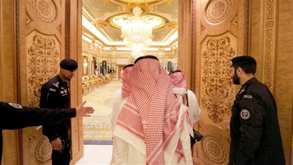 Cuộc sống xa xỉ thách thức mọi "đại gia" của vua Arab Saudi