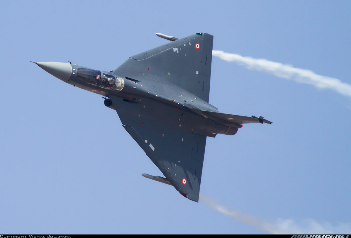 Ấn Độ chào hàng VN tiêm kích Tejas thay MiG-21?