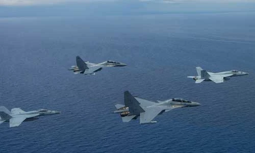 Ảnh QS ấn tượng tuần: Su-30 bay trên Biển Đông