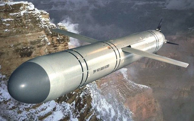 Vũ khí “khủng” Nga ồ ạt đổ vào Crimea, Ukraine hãi hùng