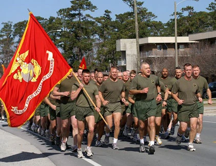 Đột nhập trại huấn luyện lính thủy đánh bộ Mỹ (1)