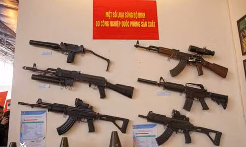 Ảnh QS ấn tượng tuần: súng AK Việt Nam sản xuất