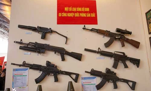 Ảnh QS ấn tượng tuần: súng AK Việt Nam sản xuất