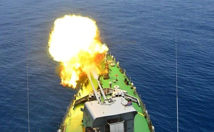 Hoành tráng cảnh tàu chiến Myanmar nã pháo, bắn tên lửa