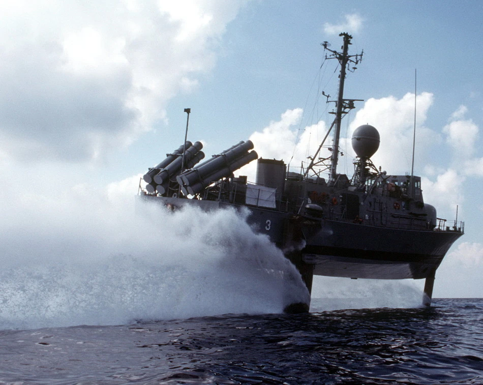 Kinh ngạc tàu tên lửa nhỏ siêu tốc của Hải quân Mỹ