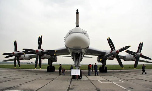 Bật mí chỗ ngồi phi hành đoàn lái “quái vật” Tu-95MS Nga