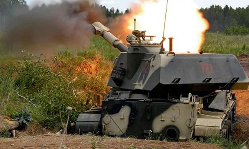 Pháo binh Nga rầm rập lăn bánh, khai hỏa