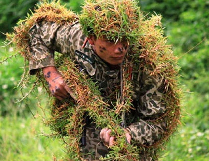 Đặc công Việt Nam phô diễn kỹ năng ngụy trang