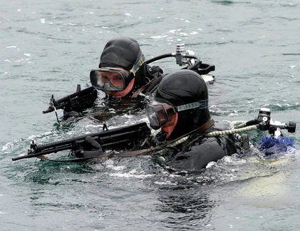 Xem đặc nhiệm “Navy SEALs Nga” chiến đấu dưới nước