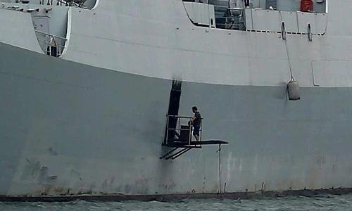 Tại sao Trung Quốc đục thân tàu chiến Type 052C?