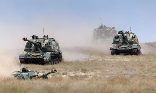 Mục kích dàn tăng-thiết giáp Nga hùng hổ xung phong