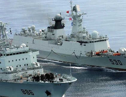 "Mổ xẻ" tàu tiếp vận khổng lồ Trung Quốc điều tới Biển Đông