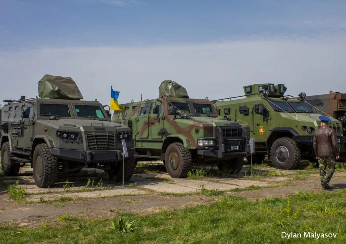 Vệ binh Quốc gia Ukraine khoe hàng loạt xe thiết giáp “khủng”