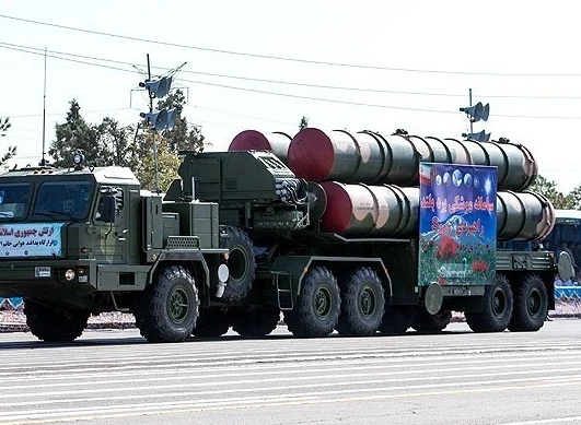 Mục kích duyệt binh khoe vũ khí "khủng" của Quân đội Iran