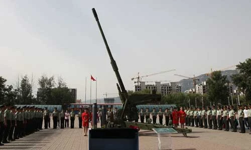 Trung Quốc phát triển siêu pháo 125mm bắn hạ…tên lửa?