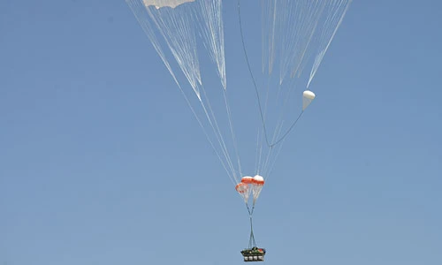 Ngoạn mục thiết giáp Trung Quốc nhảy dù từ máy bay