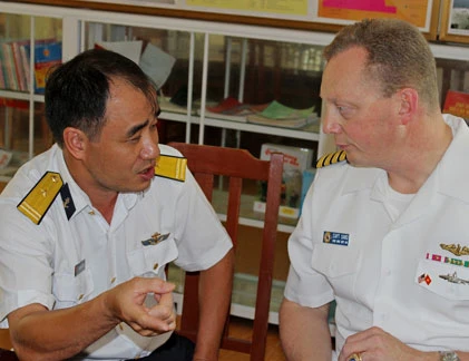 Hải quân Việt – Mỹ thảo luận kỹ thuật cứu hộ tàu ngầm