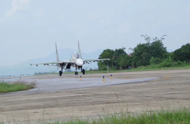Trung đoàn 923 thực hiện ban bay mẫu trên máy bay Su-30MK2