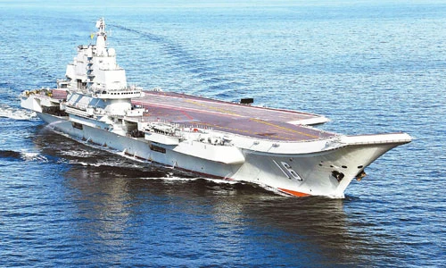 Ảnh nóng: Trung Quốc đóng tàu sân bay Type 001A