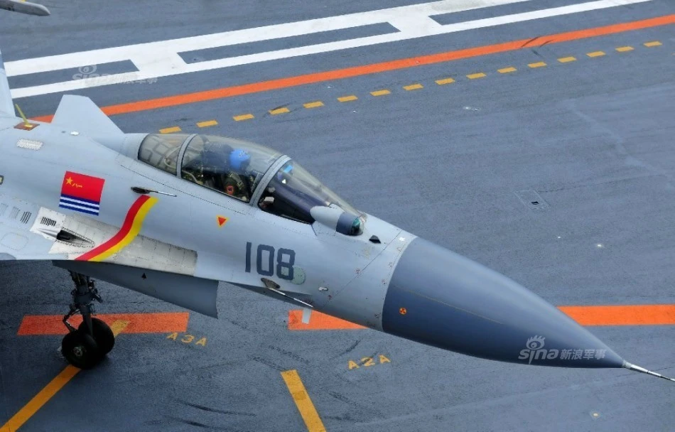 Ảnh: Tiêm kích J-15 Trung Quốc bay trở lại sau tai nạn