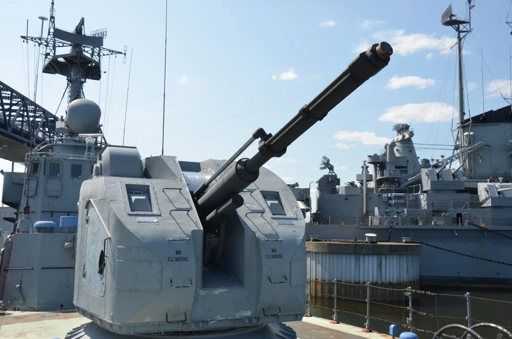 Tiết lộ sức mạnh pháo hạm AK-176MA của tàu chiến Nga