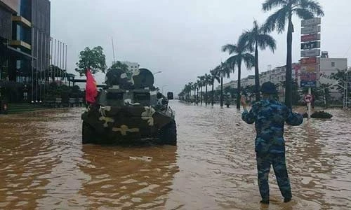 Khám phá xe thiết giáp giúp dân Quảng Ninh vượt lũ