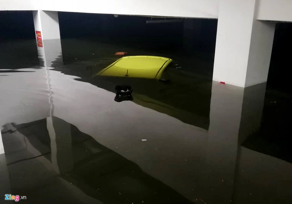 Siêu xe chìm trong hầm chung cư Hoàng Anh Gia Lai, đại gia "khóc ròng"