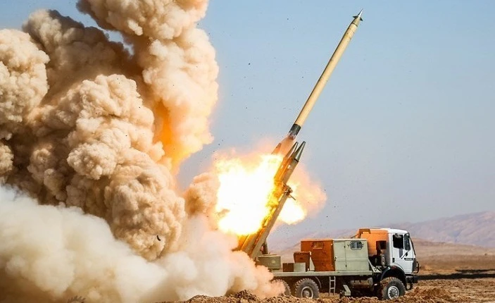 Dữ dội cảnh Iran bắn pháo phản lực cỡ 333mm tinh khôn