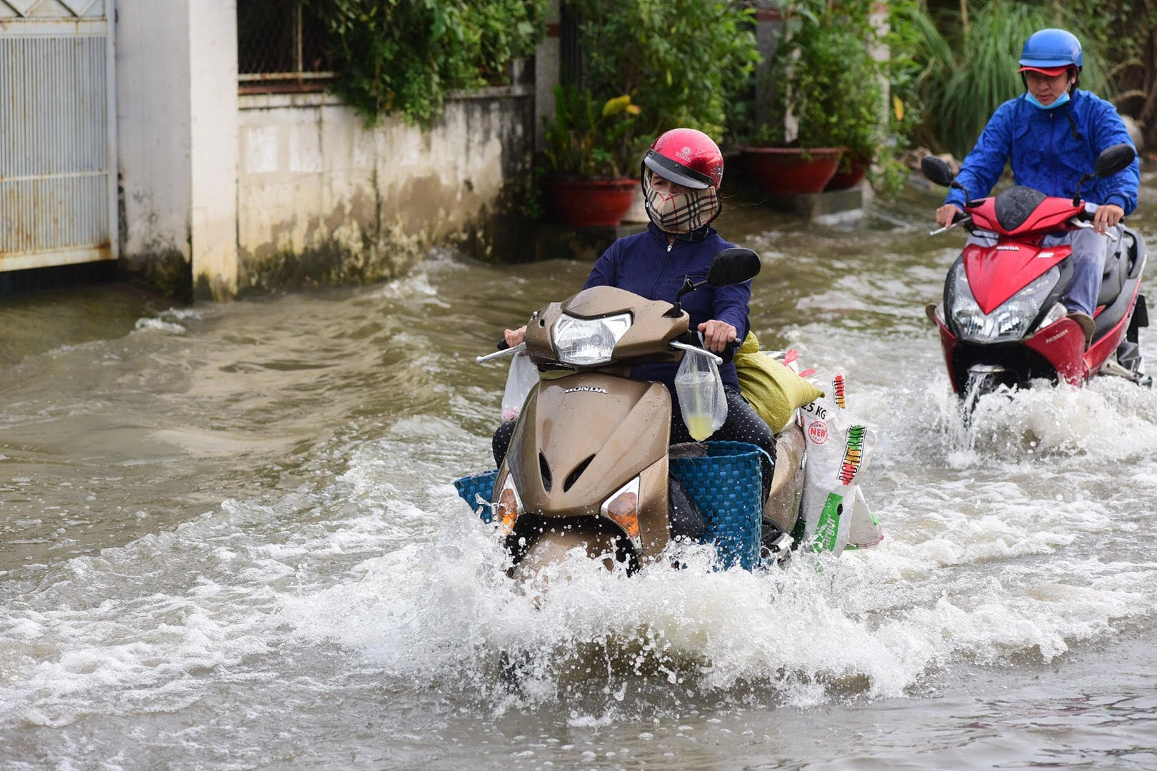 Triều cường đạt đỉnh, cuộc sống của người Sài Gòn sẽ như thế nào?