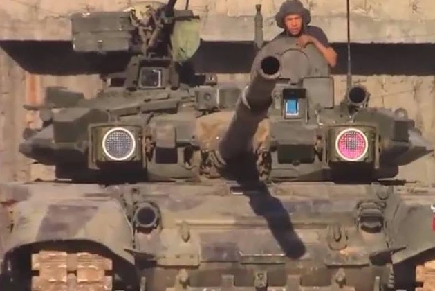 Lai lịch mẫu xe tăng T-90 “lạ” mới xuất hiện ở Syria