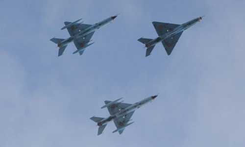 Xem Quân đội Romania duyệt binh hoành tráng