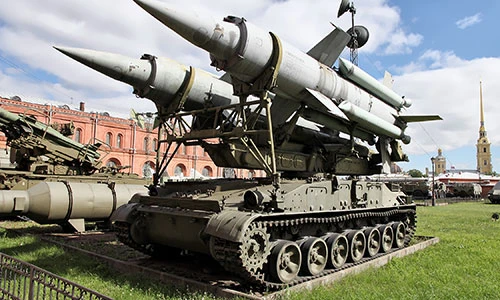 Thăm kho vũ khí khổng lồ trong Bảo tàng St. Petersburg (2)