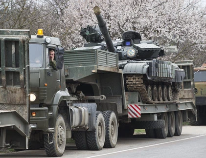 Quân đội Nga đưa xe tăng Ukraine tới Sevastopol làm gì?