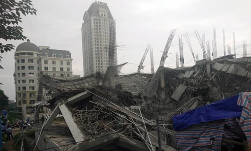 Ảnh nóng: Hiện trường sập trường mầm non Vườn Xanh, Hà Nội