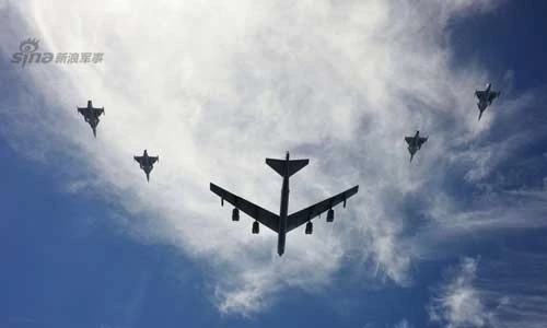 Pháo đài bay B-52H tập trận dải mìn trên biển Baltic