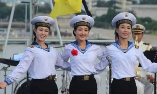 Ngẩn ngơ với nhan sắc các nữ quân nhân Triều Tiên